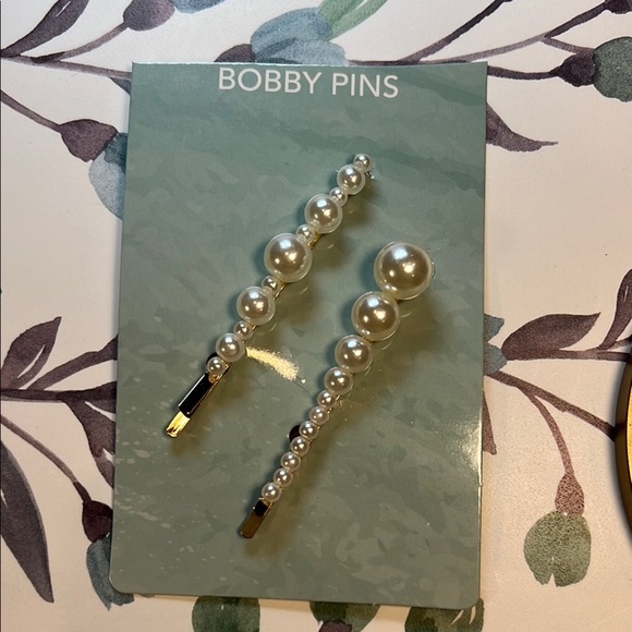 NWT Elegant Pearl Hair Pins Set of Two - Picture 4 of 16